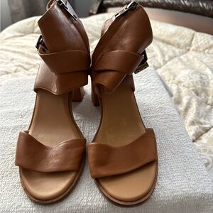 UGGS. Women’s Brown Leather Block Heel Sandals